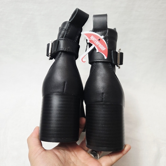 Blondo Gemma Black Leather Waterproof Ankle Booties - Picture 6 of 8